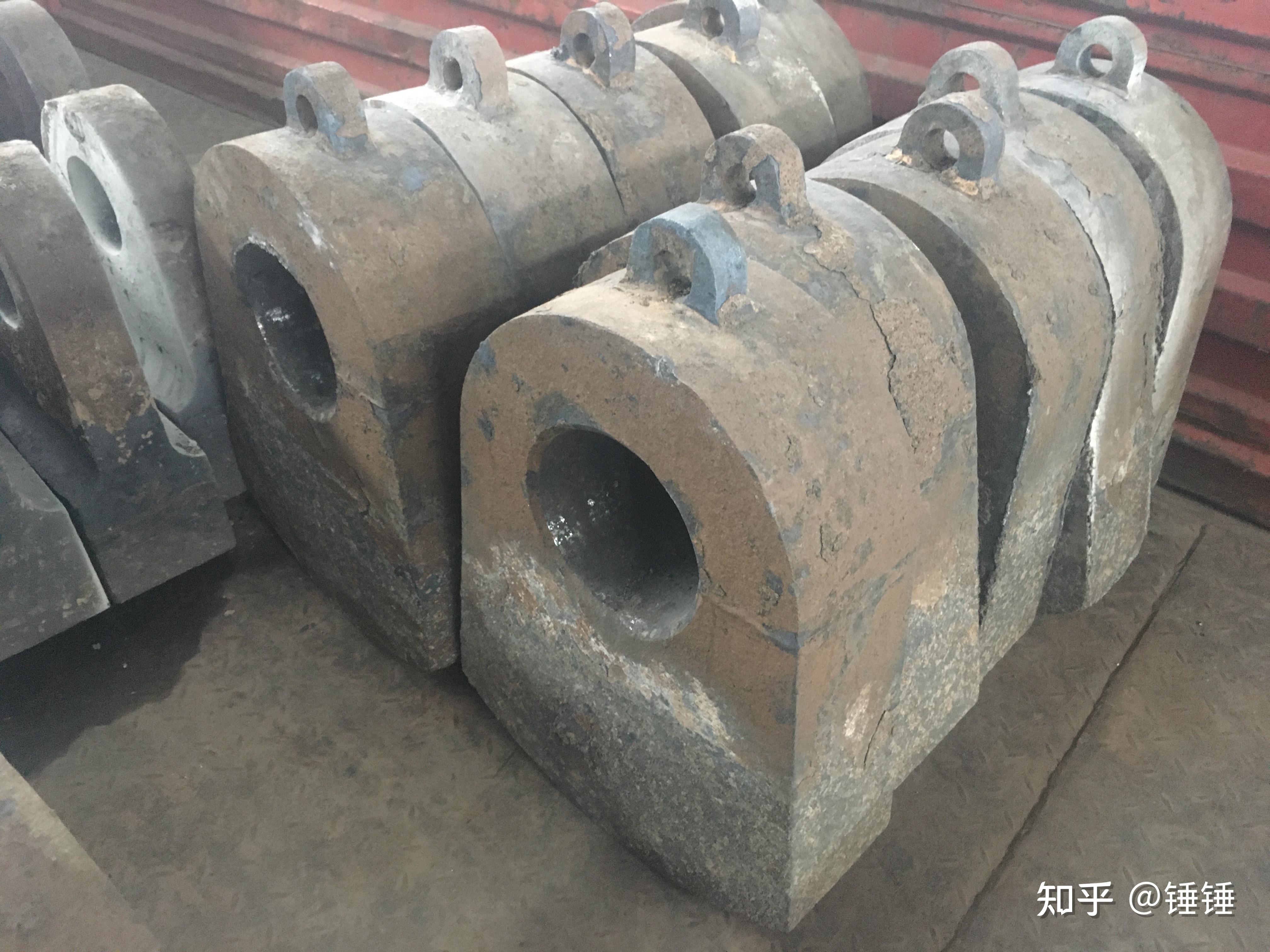 水泥廠破碎機錘頭廠家定制的錘頭有哪些特點,用到哪些工藝?和鋼廠,磚