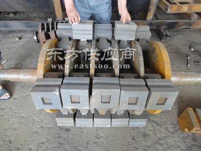破碎機(jī)方形錘頭 耐磨破碎機(jī)方形錘頭 鄭州宇工公司圖片